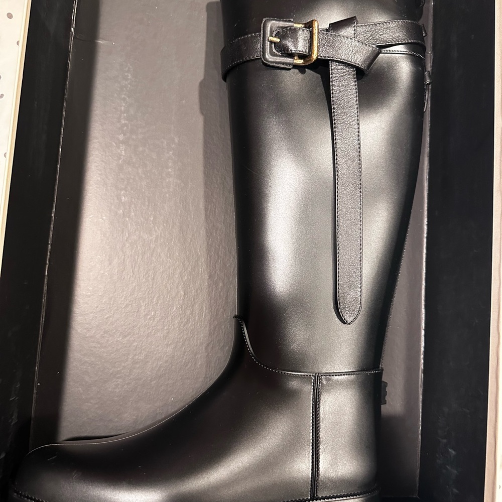 Burberry Riding Rainboot with Belt. Like Brand New, wore one time, minor scuffin - Picture 4 of 11